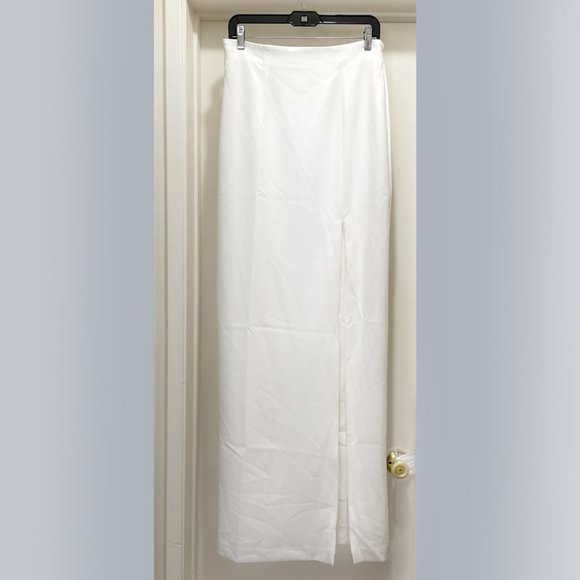 Black Halo skirt. Off white color. Straight, elegant, long. Size 10 - Picture 1 of 3